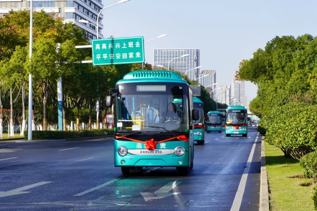 守望城市“摆渡人”，安凯客车与温暖同行